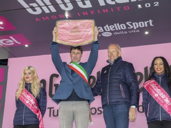 Visualizza immagine Giro d'Italia 2019 - Il Sindaco Stefano Miserocchi 