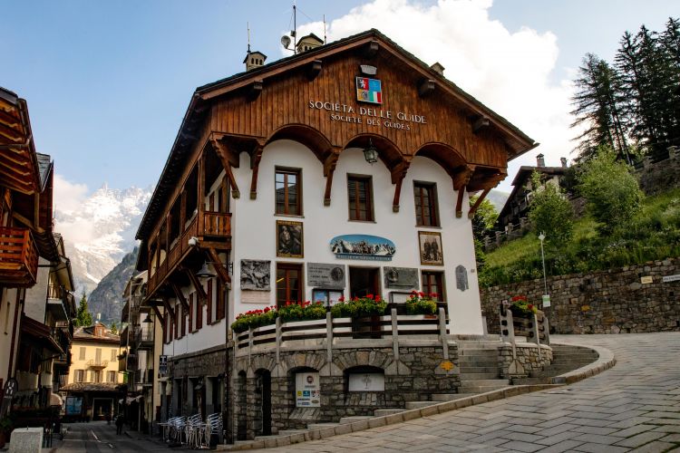 Sede della Società delle Guide Alpine di Courmayeur - Ph. Giuseppe Di Mauro 