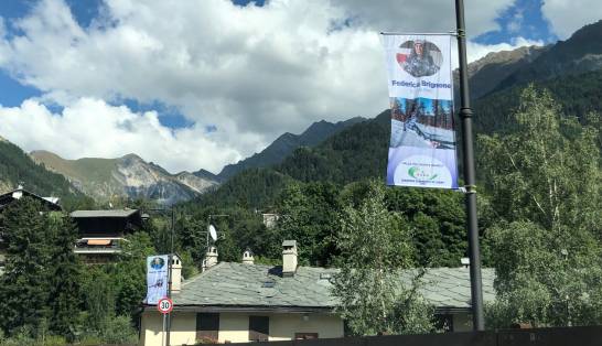 I testimonial sportivi delle Valli del Monte Bianco sventolano in Valdigne