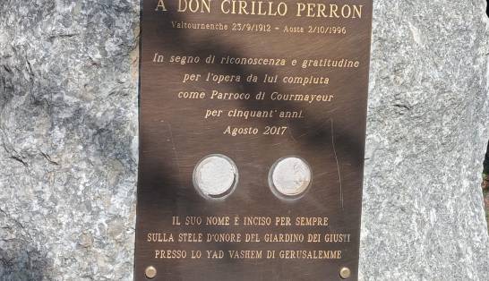 Danneggiata con atto vandalico la targa di Don Cirillo Perron